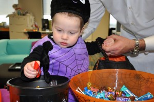 Dallas Moms Blog Halloween candy trick or treating