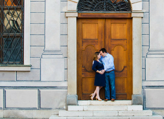 how to book destination maternity photos