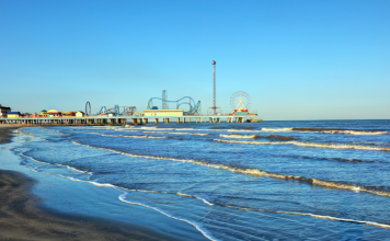 Galveston beach and pier, best places to eat and stay in Galveston