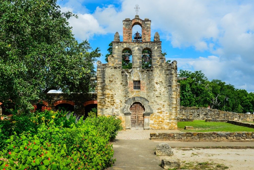 Espada-Exterior-Bob-Howen-VisitSanAntonio