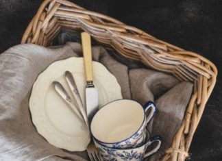 picnic basket, how to help a widow