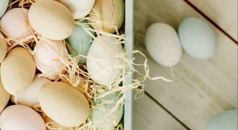 how to dye easter eggs naturally