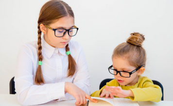 girls reading