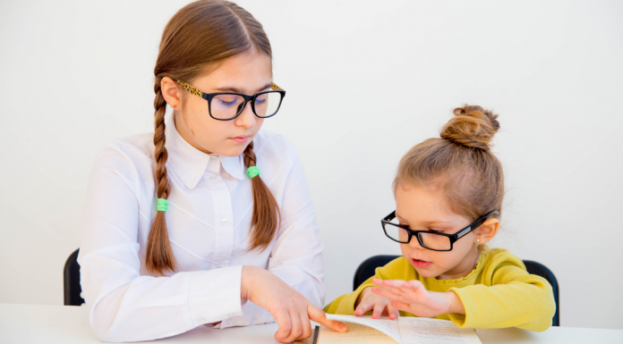 girls reading