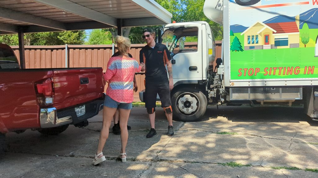 woman greeting On-Site Tires Dallas mechanic