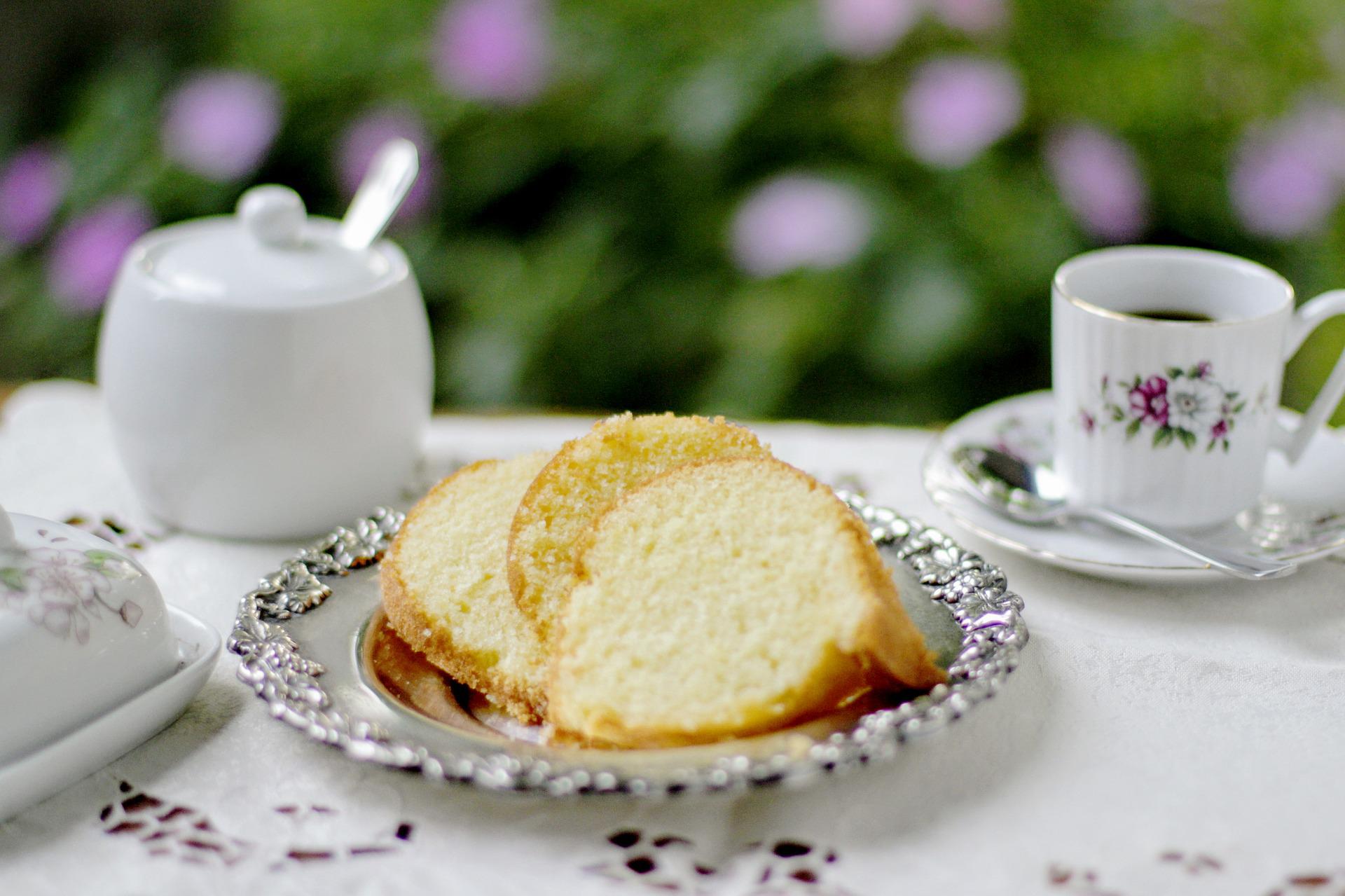 Cake and tea service